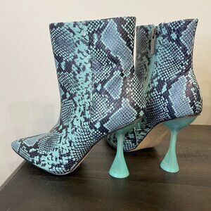 Gianni Bini Fawlie Aqua‎ Teal Snake Leather Clear Flared Heel Booties 7.5 NEW